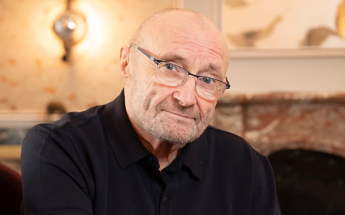 Phil Collins reaparece en público y su imagen en Buckingham conmueve a sus fans