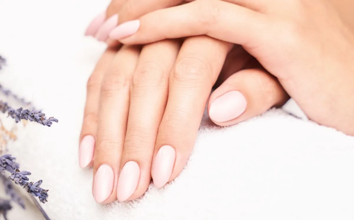 ¿Quieres uñas fuertes y bonitas? Estos hábitos pueden hacer toda la diferencia