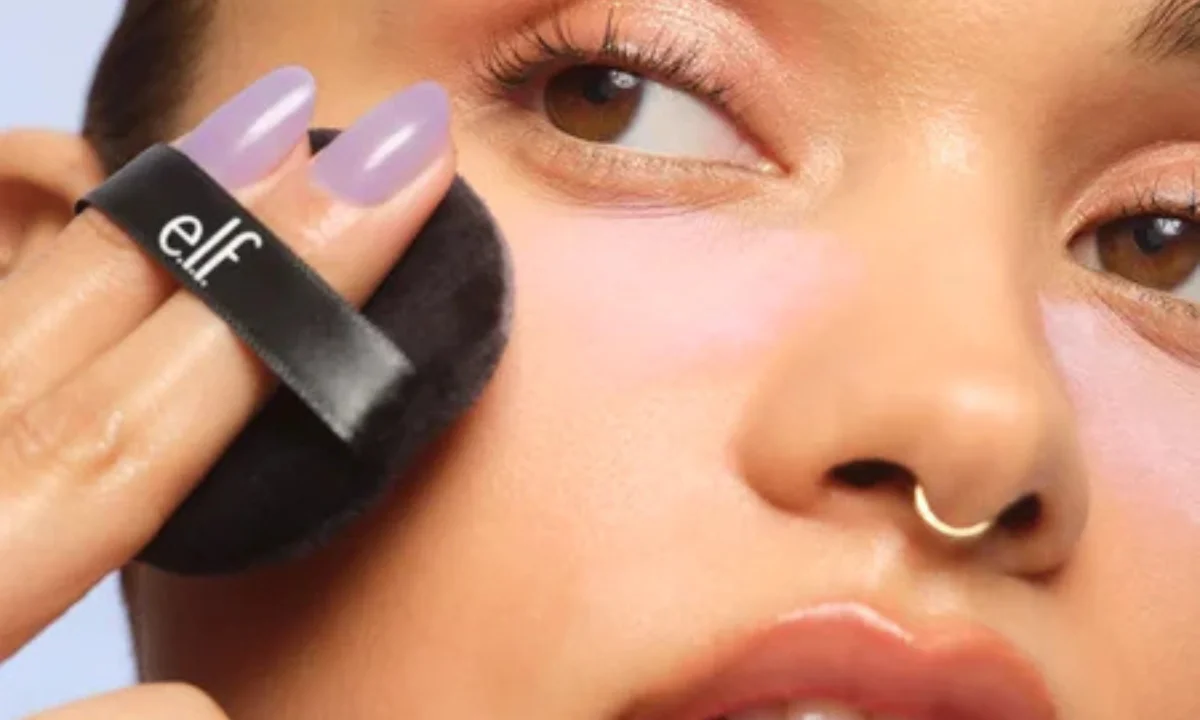 ¡Top secret reveal! Descubre el “Set It Bright Powder Quad”, tu nuevo favorito para lograr una piel perfecta y glowy